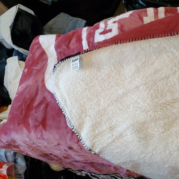 VICTORIA'S SECRET PINK blanket - Picture 4 of 5